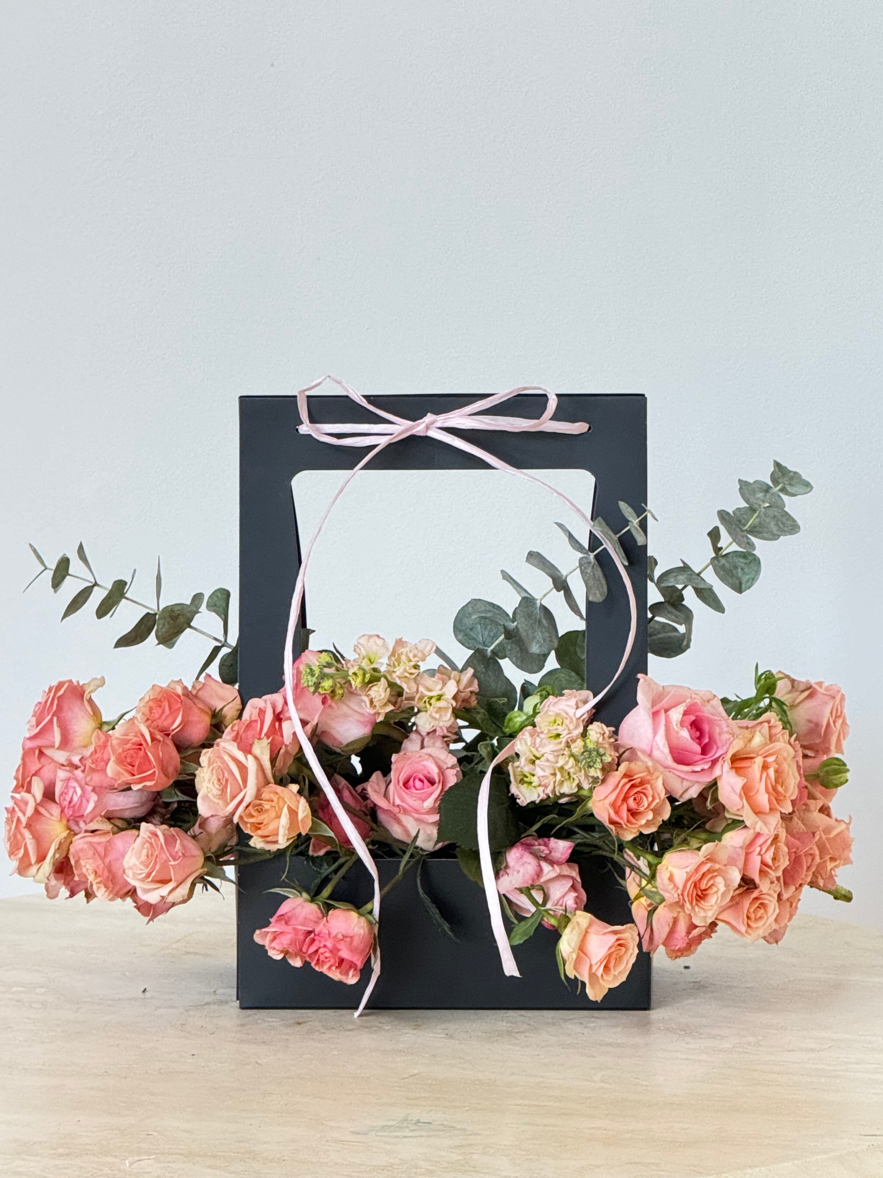 ステンドグラス　Rose flower basket【受注作品】 Tote of Roses – The Gifted Basket San Francisco